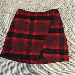 Abercrombie and Fitch size 00, red and black plaid, perfect condition